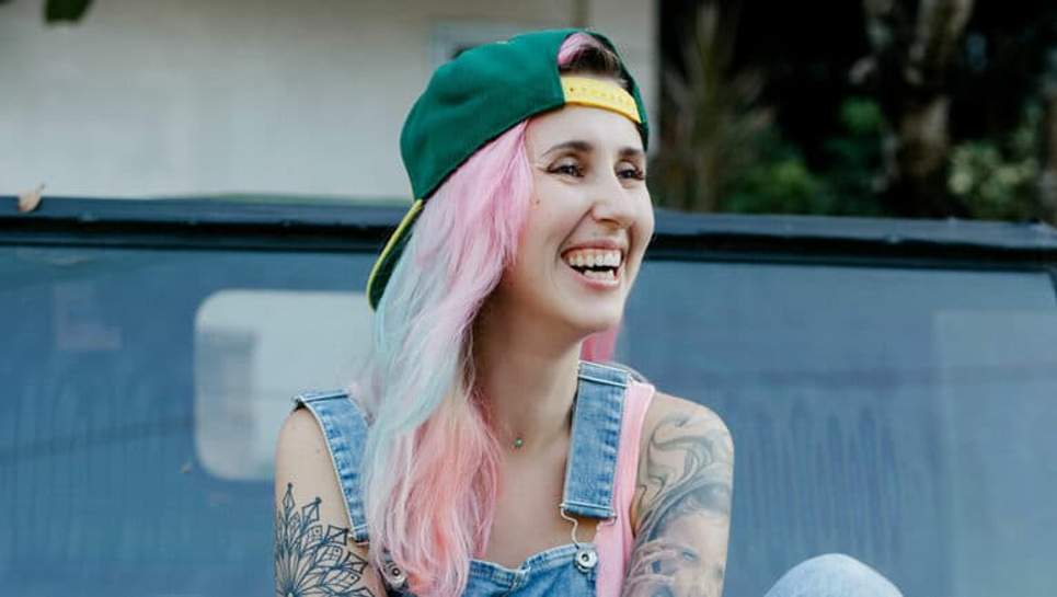 Cheveux pastels, Casquette, comment entretenir sa coloration cheveux originale
