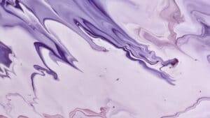 Tâches de couleurs violettes