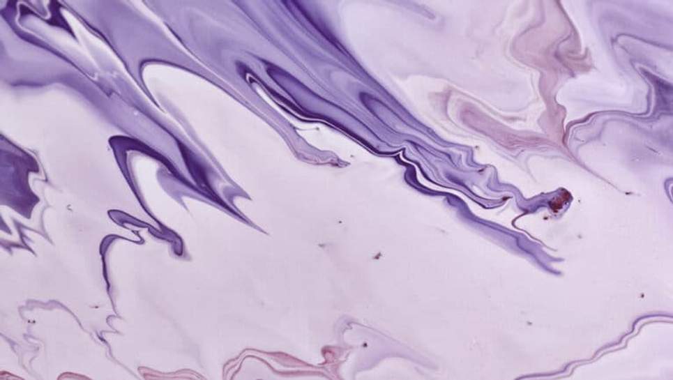 Tâches de couleurs violettes