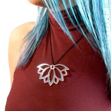 Collier Fleur de Lotus Transparent Irisé | Color-Mania