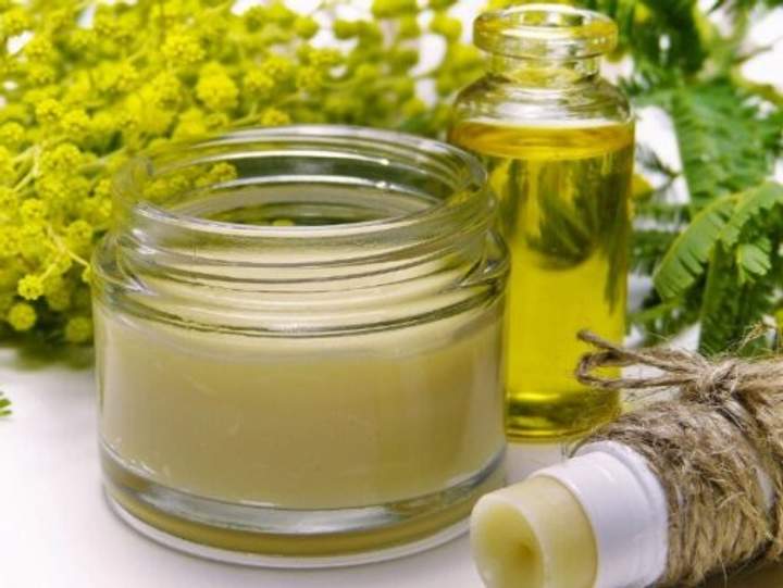 Huile de ricin, coco, argan... Quelle huile végétale choisir pour mes cheveux ? Color-Mania.fr