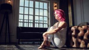 Cheveux fins et colorés en roses